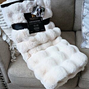 NEW! EXQUISITE LUXURY RIBBED FAUX FUR THROW BLANKET